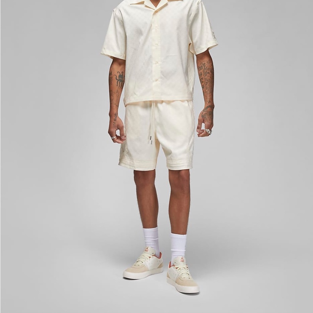Jordan Essentials
Men's Diamond Shorts